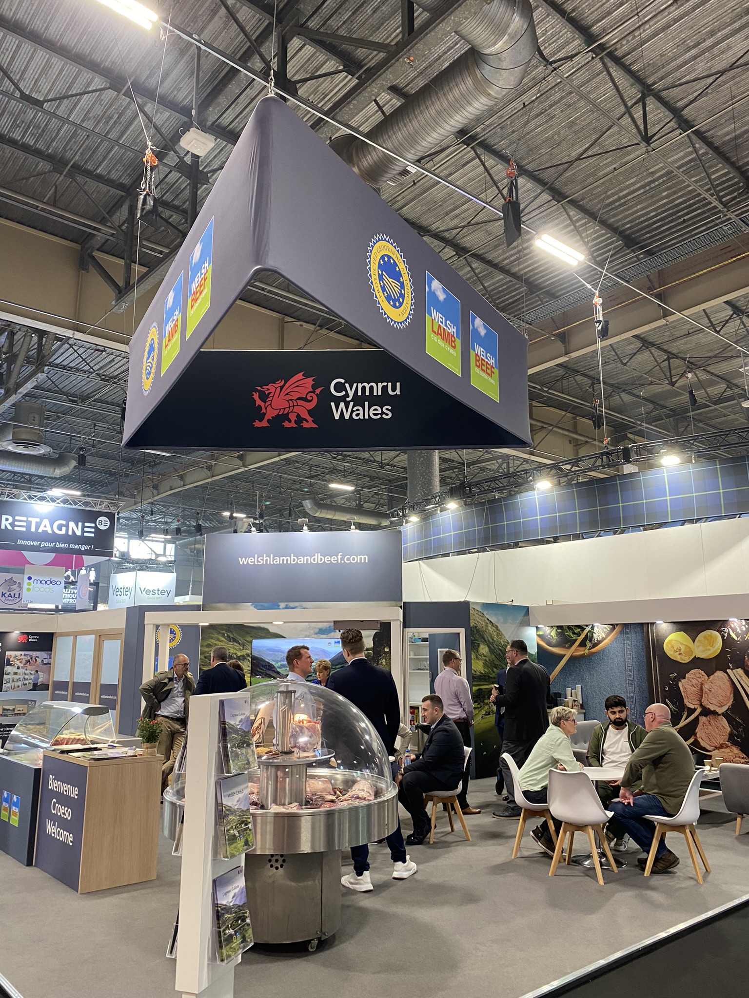 HCC takes positive story of PGI Welsh Lamb and Beef to flagship trade show in Paris