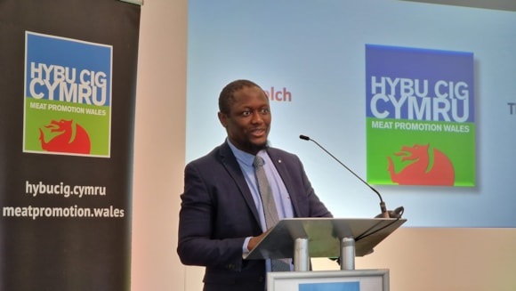 Marchnadoedd Mwslimaidd yn cefnogi dyfodol gwerthiant Cig Oen Cymru, yn ôl arbenigwr